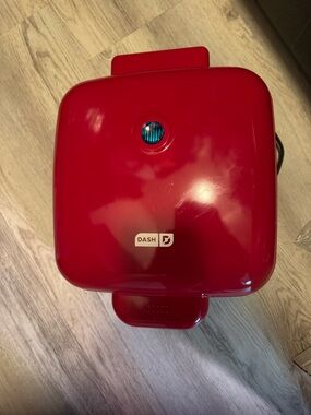 Dash Red Compact Electric Egg Bite Maker